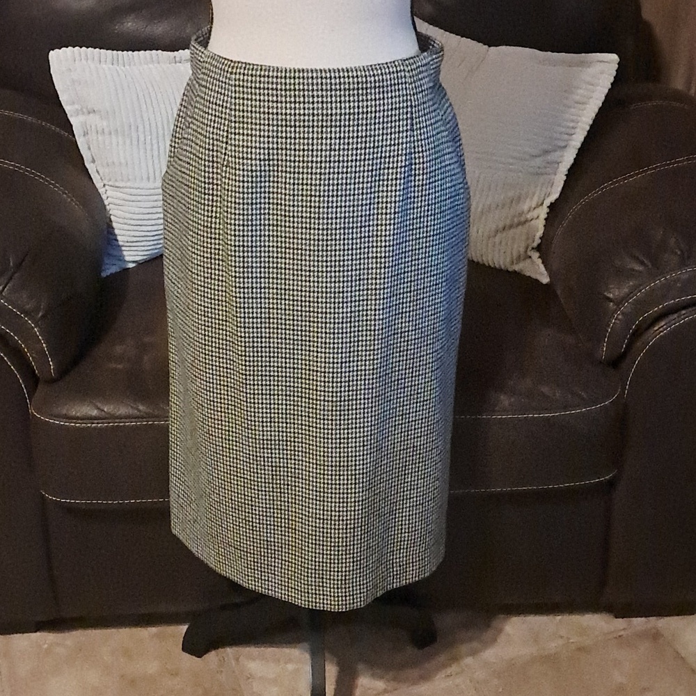 Carriage Court Chic Houndstooth Professional Pencil Skirt Lined Pockets Classic